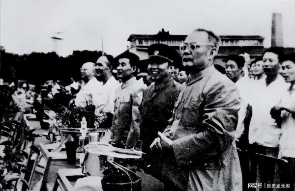 正规配资网 周总理提议让叶帅当外长，毛主席赞成，叶帅摇摇头：更想待在部队